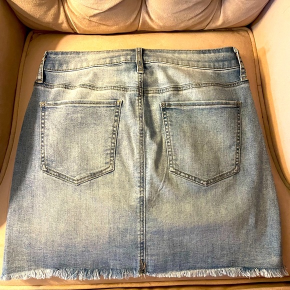 Juniors size 7 Jean skirt - Picture 2 of 2